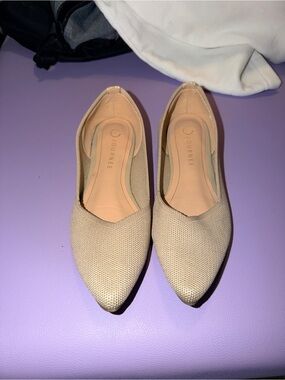 Journee Collection Women's Pointed Toe Nude/Textured Flats